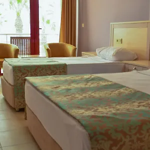 Hotel &, Gumuldur