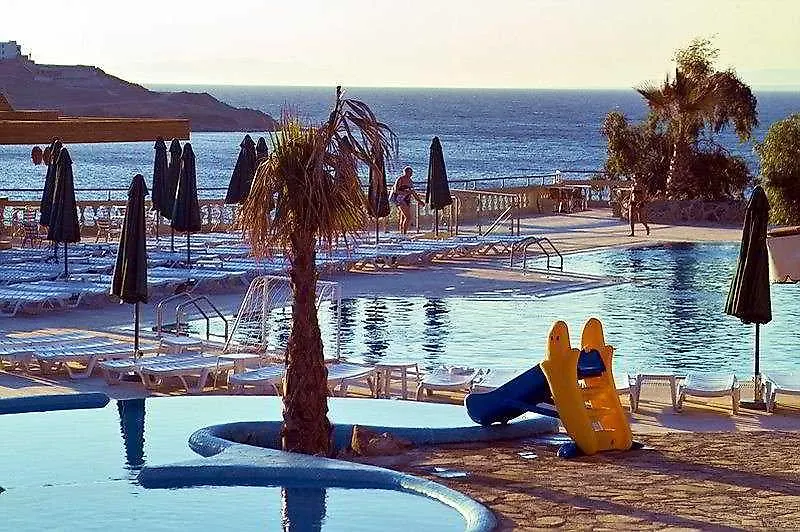 Green Beach Resort グンドーガン
