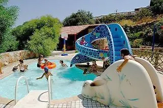 Green Beach Resort グンドーガン
